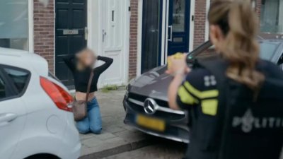 Verdachten met pistool, messen en pillen onder schot gehouden in Bureau Utrecht: 'Klauwen laten zien'