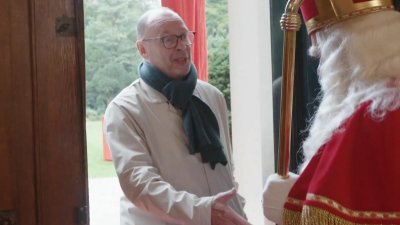 Van Penoza-acteurs tot het directeurtje van VI: Deze BN’ers deden mee aan Het Sinterklaasjournaal 2025
