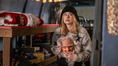 My Secret Santa is een absurde en waardeloze kerstfilm: ‘Je ziet de wanhoop in de ogen van de hoofdrolspeelster’ 