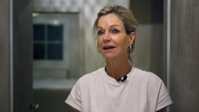 Oude TV-bekende duikt op bij Caroline in Daar Gaan Ze Weer: ‘Heerlijk joch’