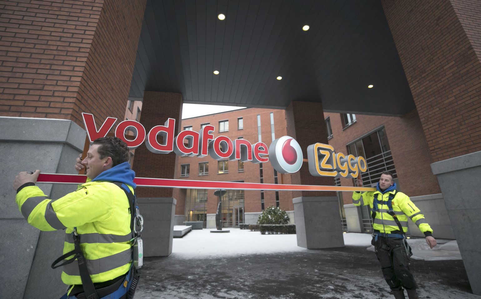 Vodafone en Ziggo nog meer samen Totaal TV Vodafone en Ziggo nog meer samen Totaal TV