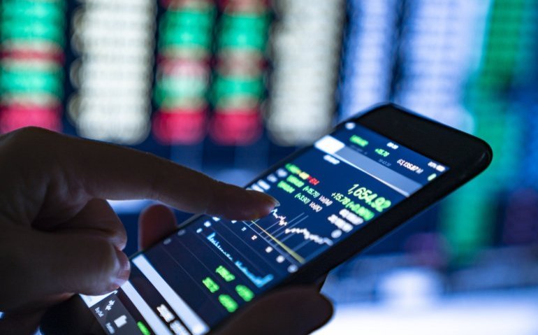 Viaplay niets meer waard: aandeel crasht hard op beurs en daalt in één dag met 80 procent