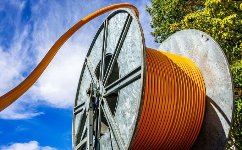 KPN slaat opnieuw slag met glasvezel