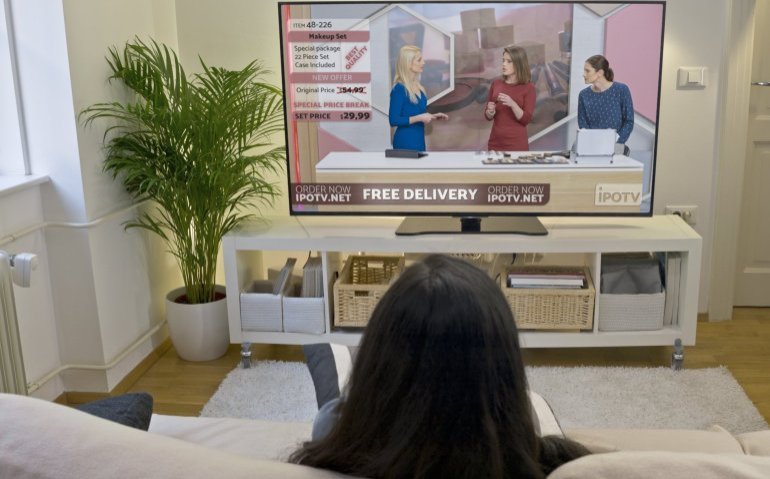 Streamingdiensten breiden reclameblokken verder uit: tv-pakket providers verder onder druk