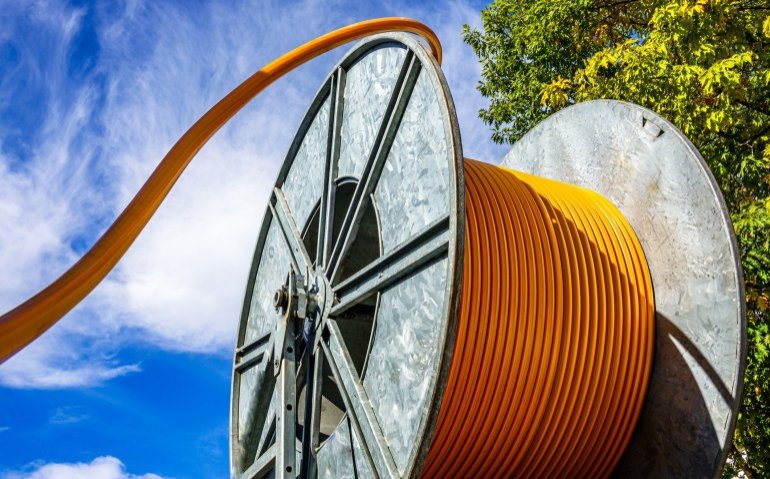 Landelijk dekkend glasvezelnetwerk verplichht: ‘Moet Ziggo binnen tien jaar over naar glasvezel?’
