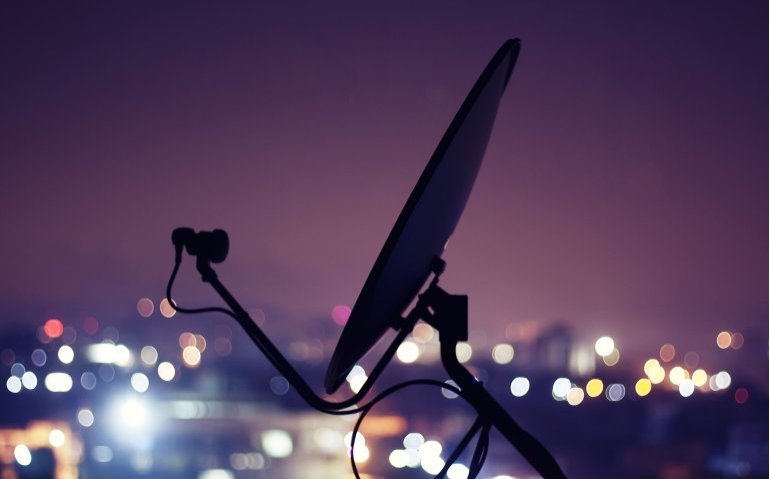 Ziggo, KPN en andere providers laten je veel extra betalen voor gratis satellietzenders