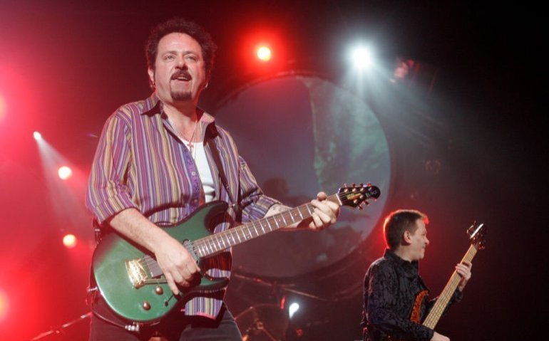 KPN heeft tijdelijk meer muziek voor basis tv-klanten