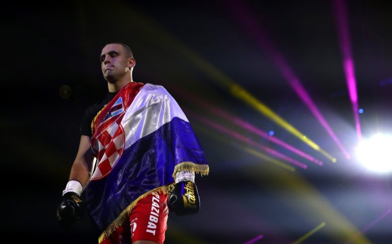 Hoe kan je vanavond kijken: Rico Verhoeven voor absolute boksstunt tegen Usyk bij de piramides