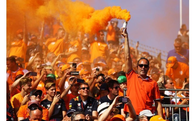 KPN verlengt overeenkomst en kleurt tot 2030 Oranje