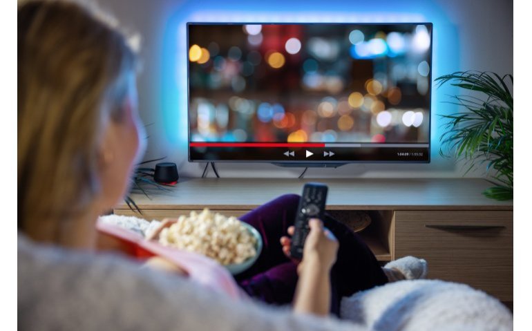 Philips presenteert grootste Ambilight-televisie ooit en breidt AmbiScope uit